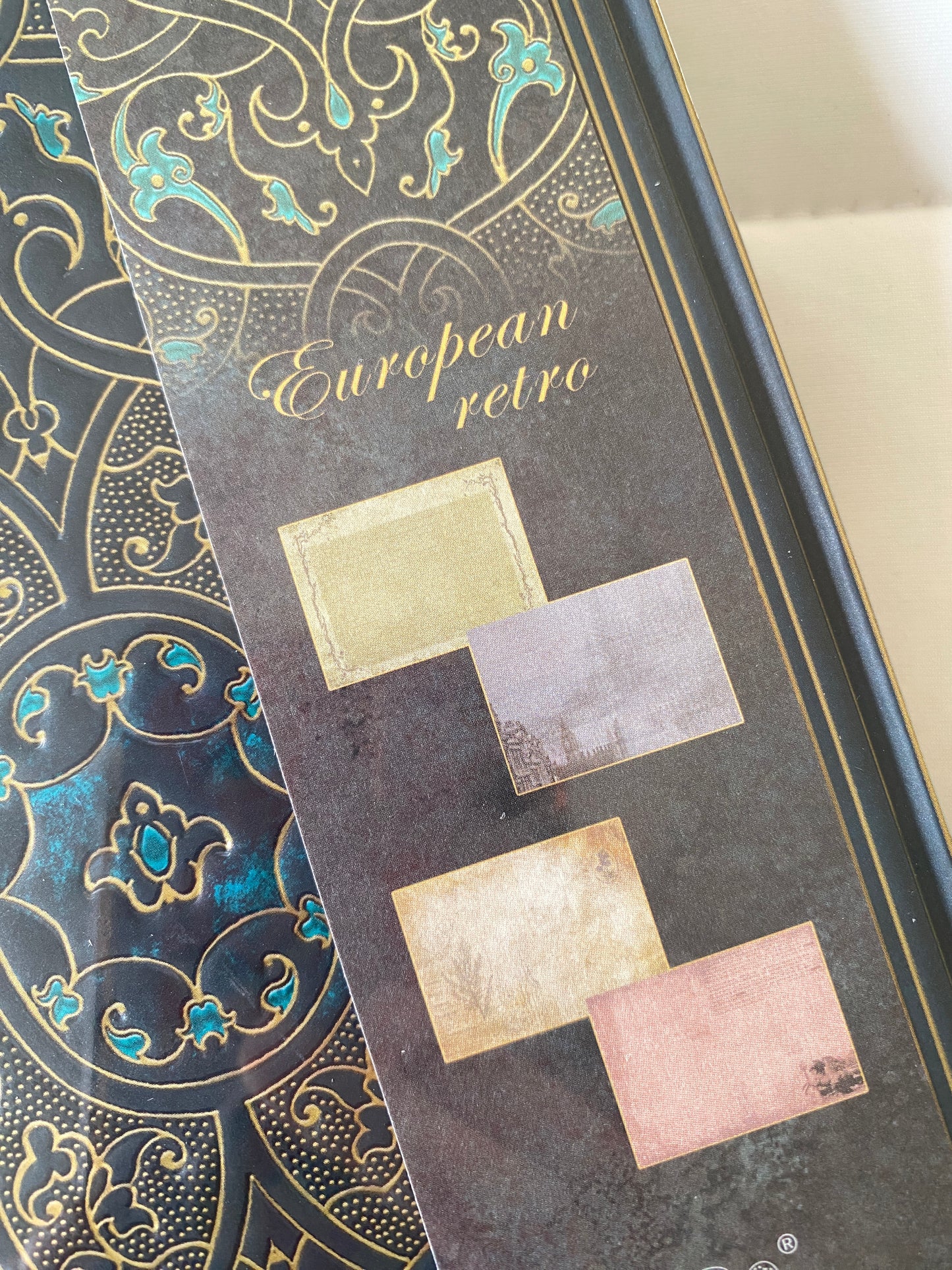 Libreta de pasta gruesa con hoja decorada
