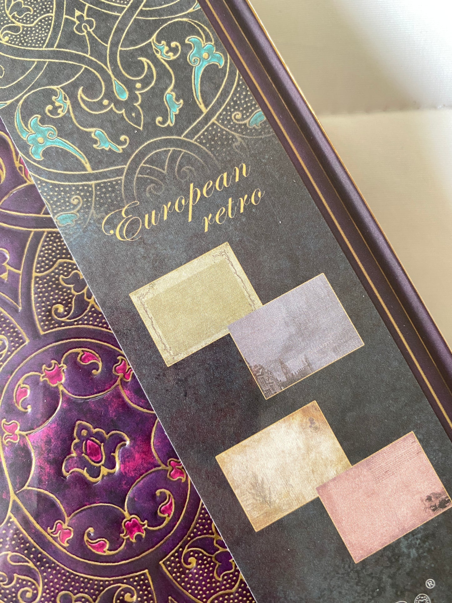 Libreta de pasta gruesa con hoja decorada