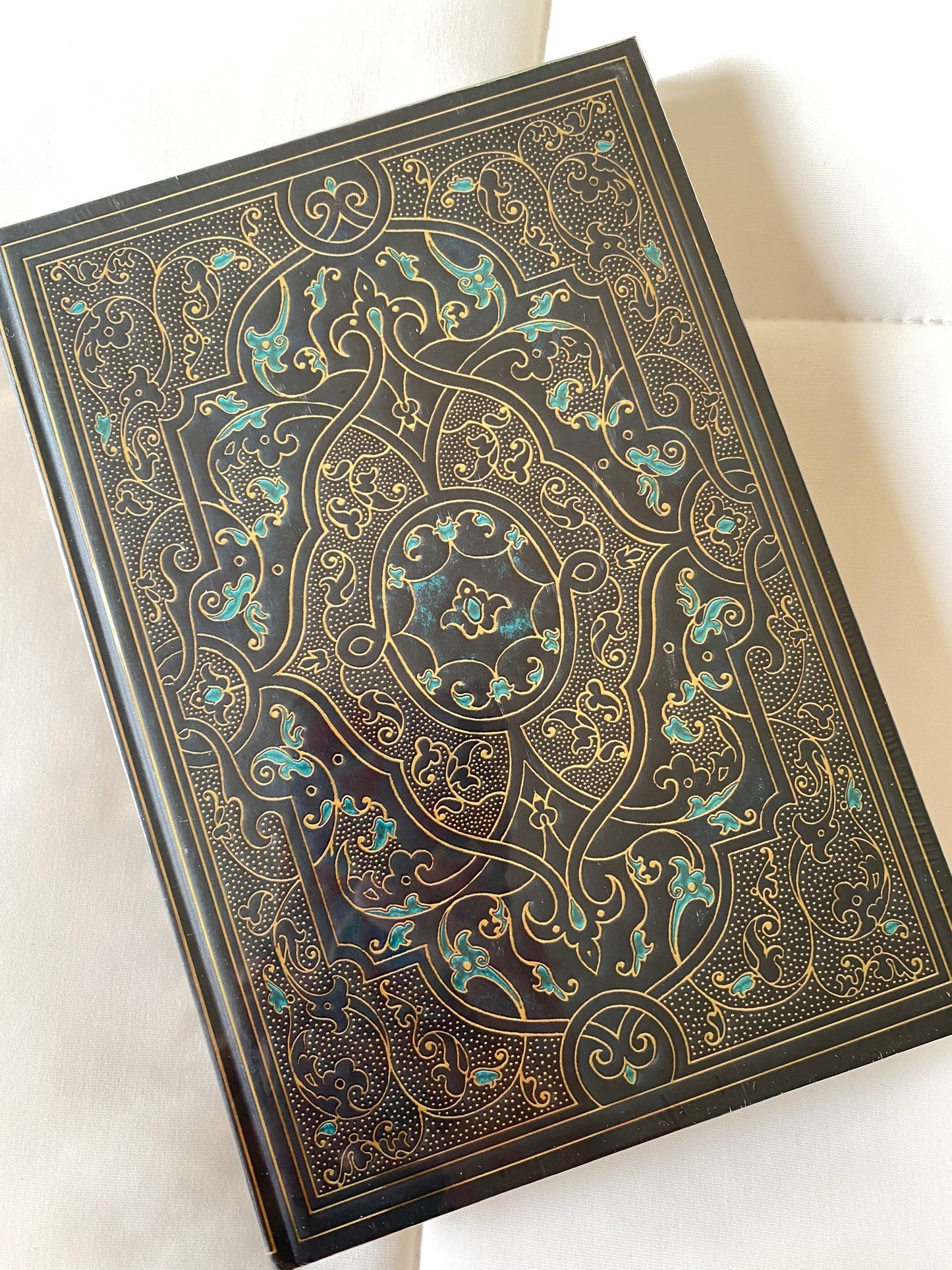 Libreta de pasta gruesa con hoja decorada