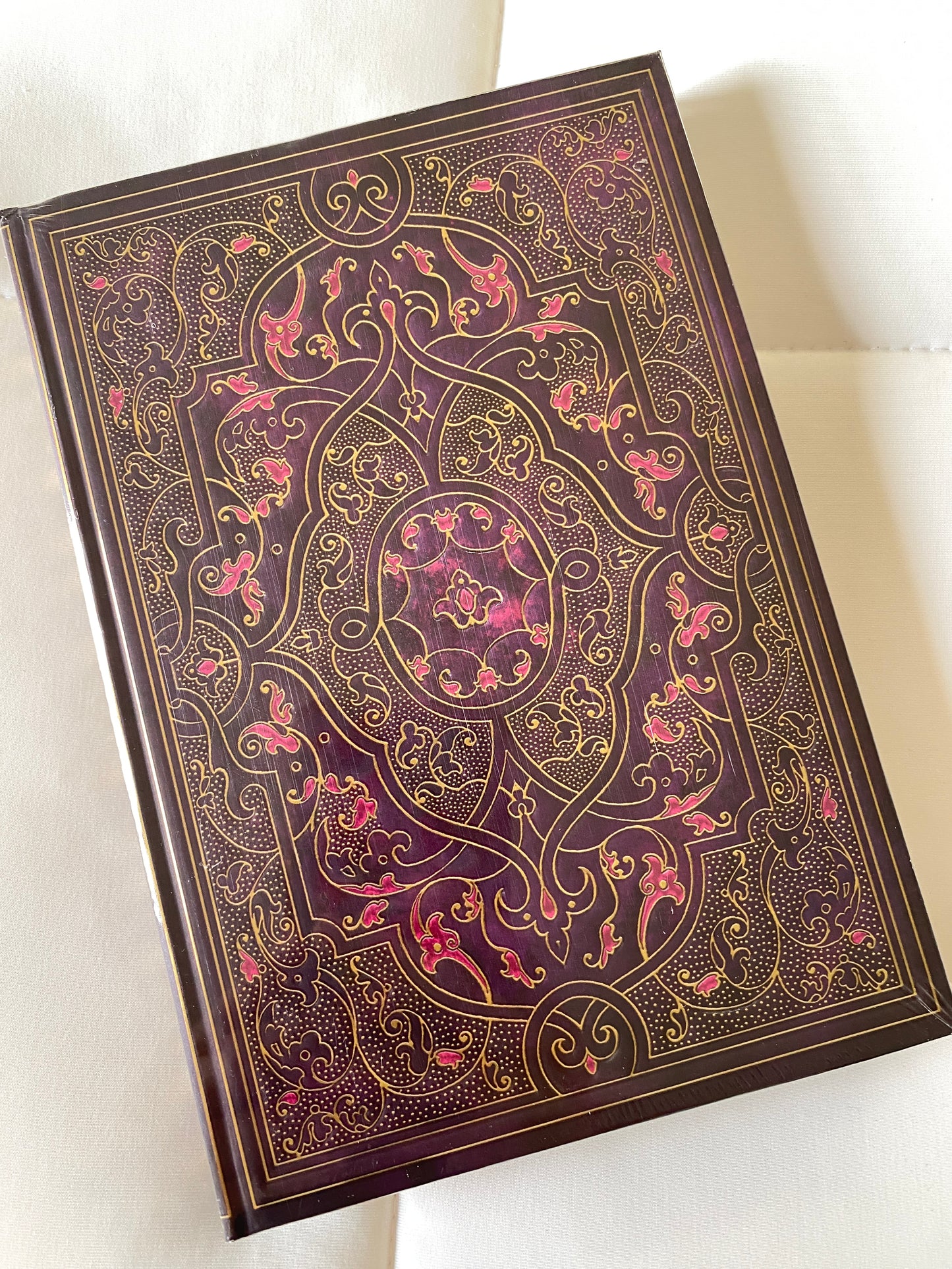 Libreta de pasta gruesa con hoja decorada