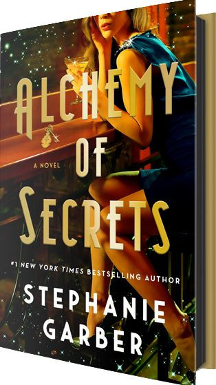 PRE-ORDEN- Alchemy of Secrets: A Novel by Stephanie Garber TARDA DE 2-5 SEMANAS EN LLEGAR A PARTIR DEL 7 DE OCTUBRE