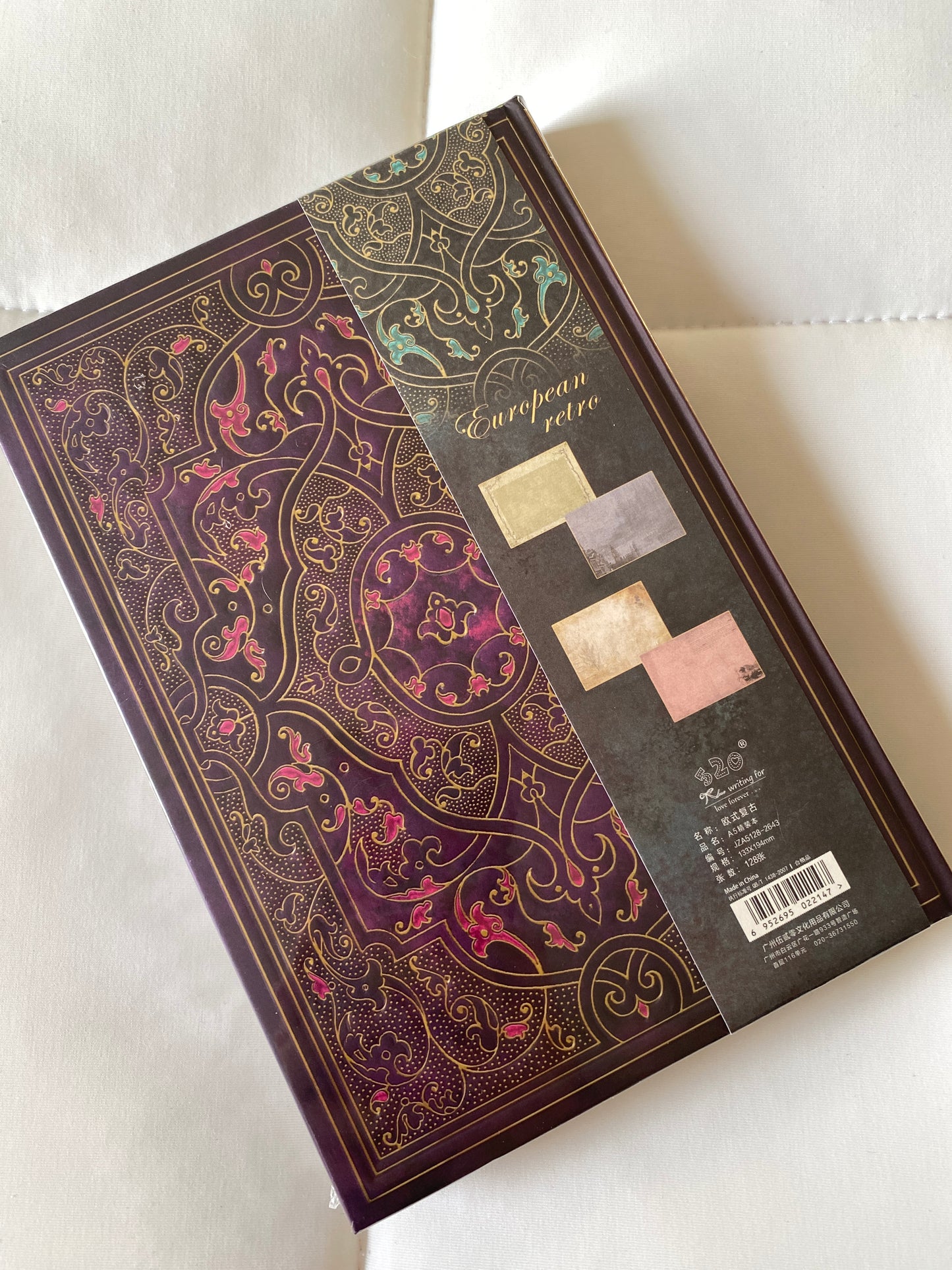 Libreta de pasta gruesa con hoja decorada