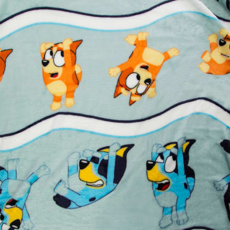 PRE-ORDEN- Bluey™ Travel Blanket 40in x 50in TARDA DE 2-4 SEMANAS EN LLEGAR