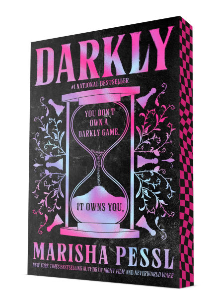 PRE-ORDEN- Darkly by Marisha Pessl TARDA DE 2-5 SEMANAS EN LLEGAR A PARTIR DEL 28 DE OCTUBRE