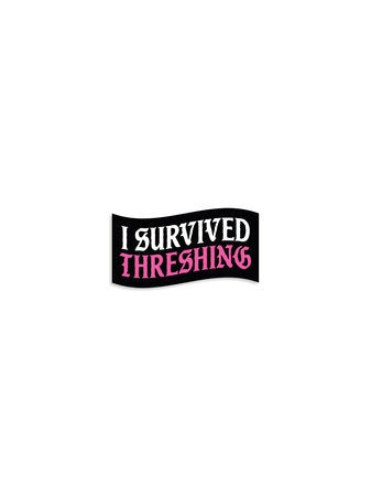 PRE-ORDEN- Fourth Wing: I Survived Threshing Enamel Pin TARDA DE 2-5 SEMANAS EN LLEGAR A PARTIR DEL 30 DE SEPTIEMBRE