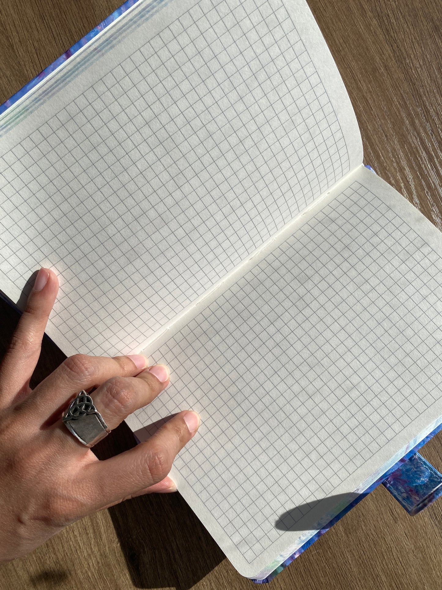 LIBRETA PASTA GRUESA DE CUADRO CHICO