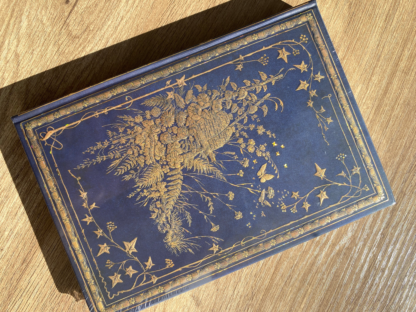 LIBRETA DE PASTA GRUESA CON HOJA DECORADA