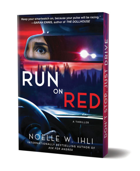 PRE-ORDEN- Run on Red: Deluxe Stenciled Edges by Noelle West Ihli TARDA DE 2-5 SEMANAS EN LLEGAR