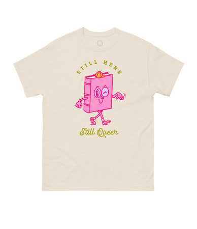 PRE-ORDEN- Still Here, Still Queer Unisex T-Shirt TARDA DE 2-5 SEMANAS EN LLEGAR