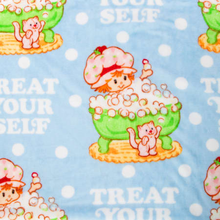 PRE-ORDEN- Strawberry Shortcake™ Travel Throw Blanket 40in x 50in TARDA DE 2-4 SEMANAS EN LLEGAR