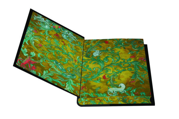 PRE-ORDEN- The Once and Future Queen: Deluxe Limited Edition by Paula Lafferty TARDA DE 2-5 SEMANAS EN LLEGAR A PARTIR DEL 16 DE DICIEMBRE